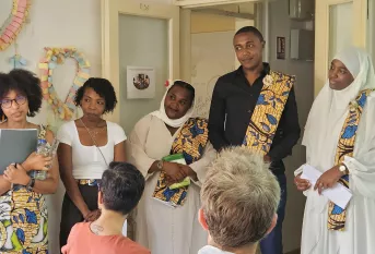 L'équipe du dispositif en groupe 