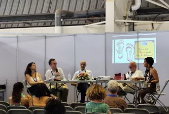 Guillaume Jeu et les invités de la table ronde l'Ecole pour tous