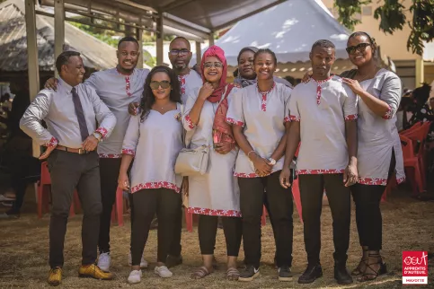 Groupes de professionnels qui prennent la pause