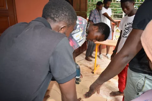 groupe de jeunes en découverte de pratique professionnelles 