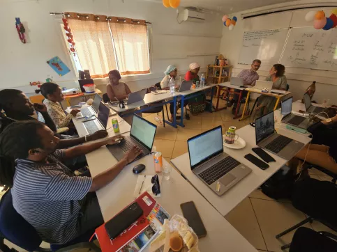 Salle de cours , rempli des étudiants 