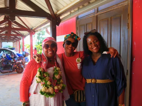 Photo de groupe de 3 professionnelles d'Apprentis d'Auteuil Mayotte