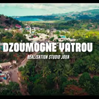 plan large sur mayotte avec ecris le titre du clip 